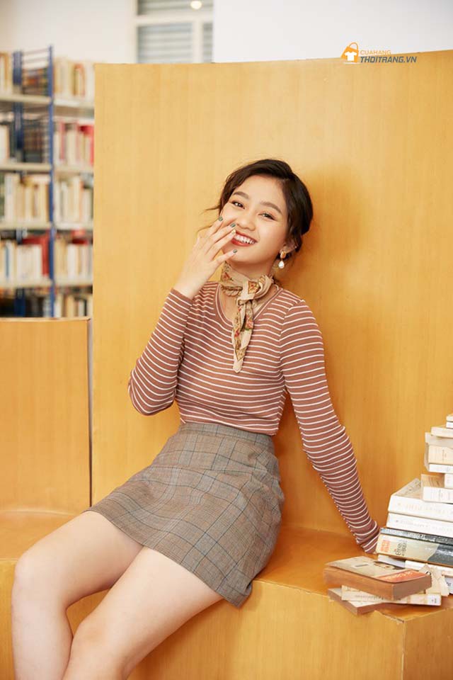 Áo len mỏng nhẹ, thoải mái nhưng vẫn đủ giữ ấm cơ thể là món đồ chưa bao giờ lỗi mốt.
