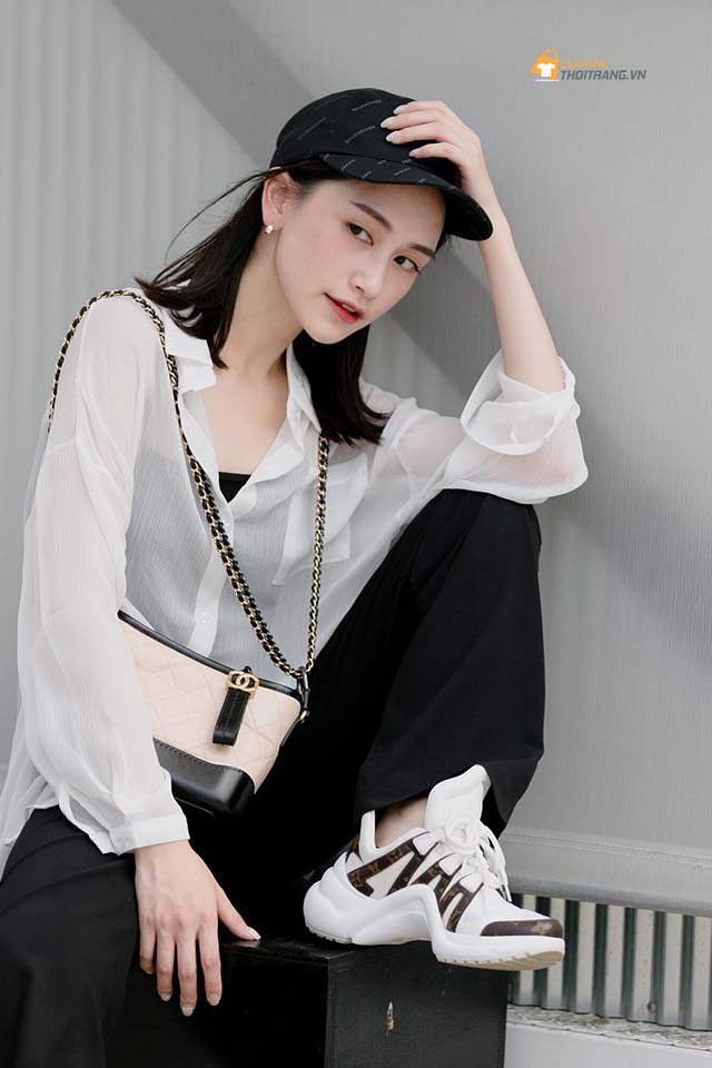 Phối áo trắng sơ mi cá tính phong cách trẻ trung năng động