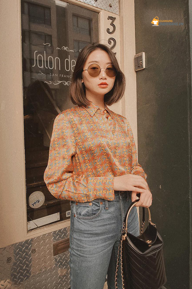 họa tiết trừa tượng trên nền màu nâu còn giúp các nàng trở nên cuốn hút hơn rất nhiều