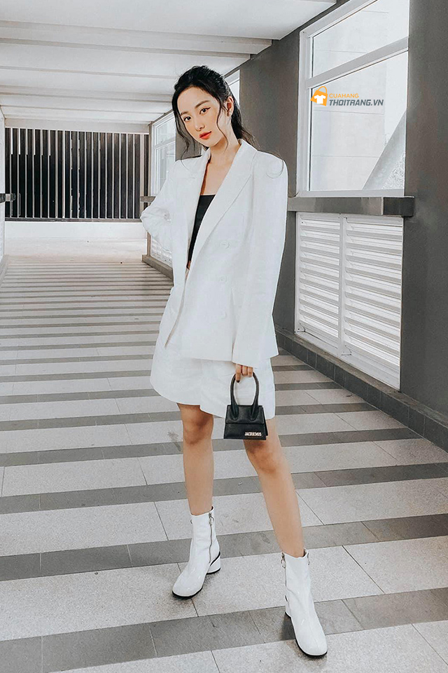 Phối blazer ton sur ton với boot trắng siêu sang